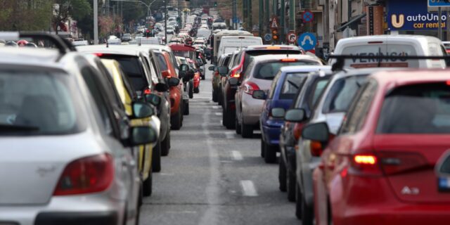 Κίνηση στους δρόμους: Φρακαρισμένος ο Κηφισός, μποτιλιάρισμα στο κέντρο – LIVE ΧΑΡΤΗΣ