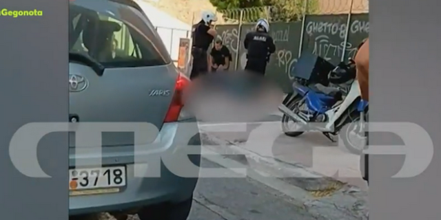 Βίντεο: Η στιγμή που ο ληστής της τράπεζας στον Κολωνό πέφτει στο έδαφος μετά τους πυροβολισμούς