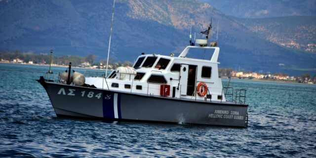 Λέβιθα: Σώοι οι 8 επιβαίνοντες του σκάφους που βυθίστηκε