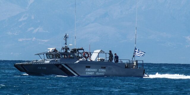 Αρκιοί: Εντοπίστηκε ταχύπλοο με 17 μετανάστες – Συνελήφθη ένα άτομο ως διακινητής