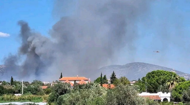Μαραθώνας: Υπό μερικό έλεγχο η φωτιά – Εκκενώθηκαν δύο οικισμοί