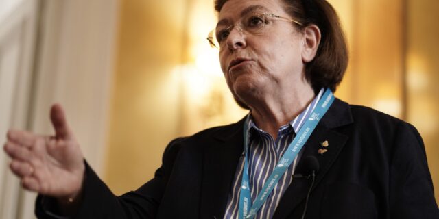 Η Μενδώνη πετάει έξω τον Σύλλογο Ελλήνων Αρχαιολόγων