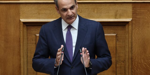 Συνέχεια συνωμοσιών για Έβρο και επίθεση σε Βελόπουλο από Μητσοτάκη