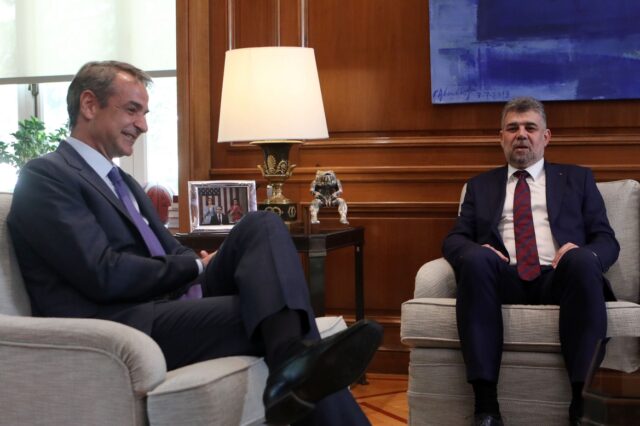Συνάντηση Μητσοτάκη με τον Ρουμάνο πρωθυπουργό – Τον ευχαρίστησε για τη βοήθεια στις φωτιές