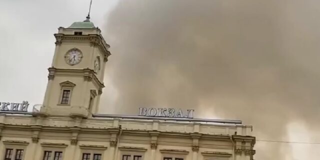 Ρωσία: Μεγάλη φωτιά κοντά στην πλατεία Κομσομόλσκαγια στη Μόσχα