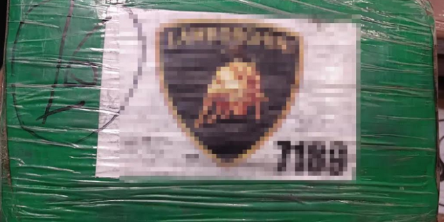 Κατέσχεσαν 64 κιλά κοκαΐνης σε εμπορευματοκιβώτιο με γαρίδες – Δείτε πού τα είχαν κρύψει
