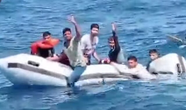 Βίντεο: Η στιγμή της διάσωσης 11 μεταναστών στη Λέσβο – Βυθίστηκε η λέμβος που τους μετέφερε