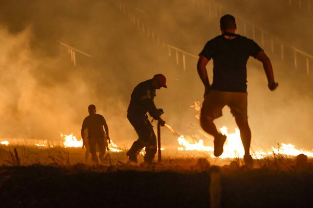 Νέα Αγχίαλος: Πλημμελής καθαρισμός και μικρή αντιπυρική ζώνη – Το πόρισμα για τη φωτιά και τις εκρήξεις