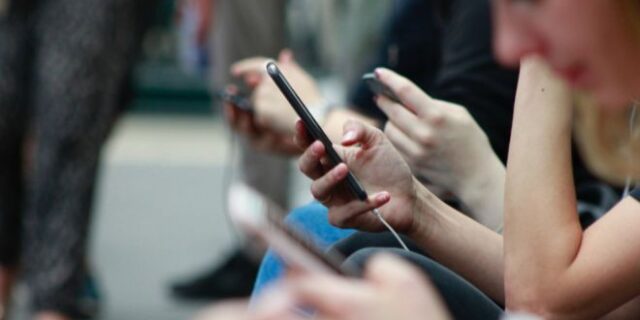 Η COSMOTE διευκολύνει την επικοινωνία των συνδρομητών της στις περιοχές που πλήττονται απο τις πυρκαγιές