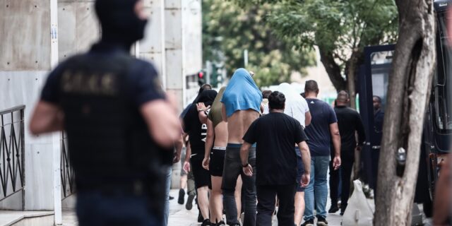 Νέα Φιλαδέλφεια: Υπάρχουν πλάνα που φαίνεται ο Μιχάλης να δέχεται χτυπήματα με ρόπαλα, όχι όμως το μαχαίρωμα