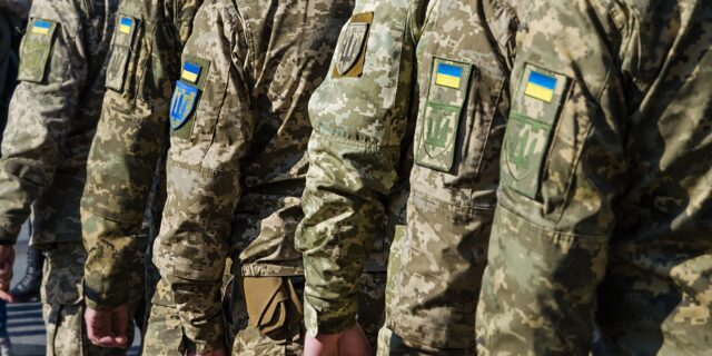 Ουκρανία: Ο στρατός παραδέχεται “προβλήματα” στην ταξιαρχία “Άννα του Κιέβου”