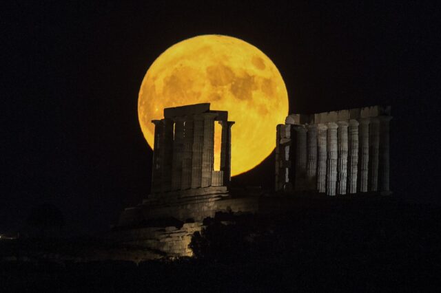 Το “μπλε φεγγάρι” του Αυγούστου: Εκδηλώσεις και ιστορικοί τόποι για να απολαύσεις την Πανσέληνο