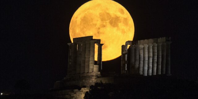 Πανσέληνος Αυγούστου 2023: Μαγευτικές εικόνες από όλη την Ελλάδα