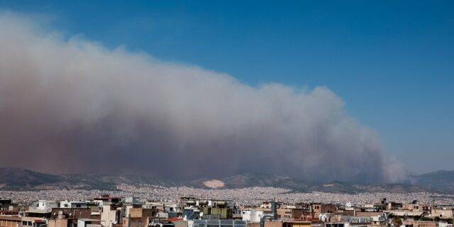 e-ΕΦΚΑ: Αναστέλλεται λόγω φωτιάς η λειτουργία της Τοπικής Διεύθυνσης Α΄ Ανατολικής Αττικής