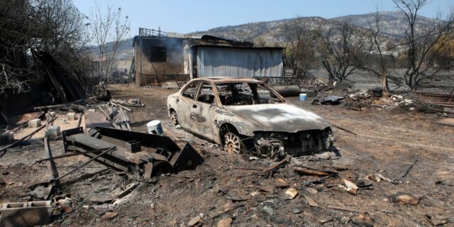 Φωτιά στην Πάρνηθα: Αποκαρδιωτικές εικόνες κατεβαίνοντας από το Μπάφι