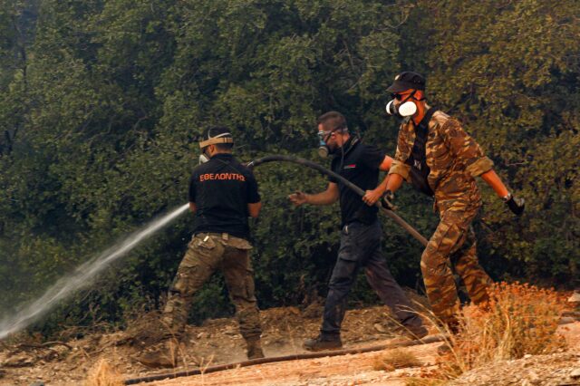 Φωτιές: Δραματική η κατάσταση στον Έβρο – Καλύτερη εικόνα σε Βοιωτία και Πάρνηθα