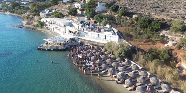 Ελεύθερες παραλίες: Παρέμβαση του Αρείου Πάγου για τις ξαπλώστρες στην Πάρο και κατάστημα στη Σέριφο