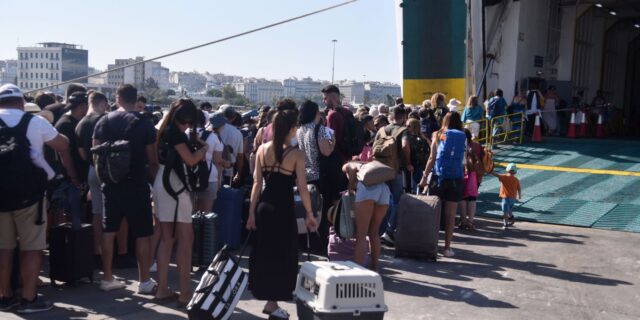 Μεγάλη έξοδος των αδειούχων του Αυγούστου – Αυξημένη η κίνηση στα λιμάνια