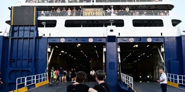 Μηχανική βλάβη στο Fast Ferries Andros με προορισμό τη Μύκονο – Ταλαιπωρία για 192 επιβάτες