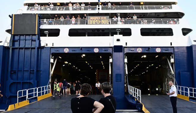 Μηχανική βλάβη στο Fast Ferries Andros με προορισμό τη Μύκονο – Ταλαιπωρία για 192 επιβάτες