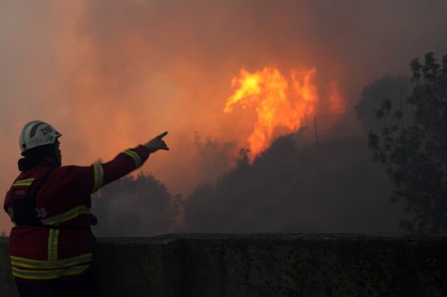Φωτιές στην Πορτογαλία: Περίπου 1.400 άνθρωποι απομακρύνονται εσπευσμένα από τις εστίες τους