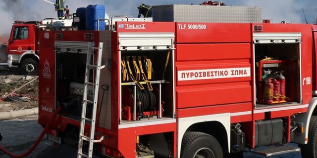 Φωτιά σε υπόγειο πολυκατοικίας στο Γαλάτσι
