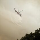 Πυροσβεστικό αεροσκάφος επιχειρεί σε φωτιά (φωτογραφία αρχείου)
