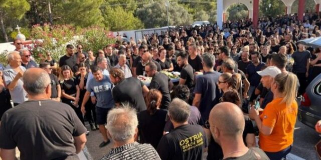 Ρόδος: Εγινε η κηδεία του 40χρονου εθελοντή πυροσβέστη