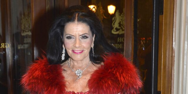 Ζωζώ Σαπουντζάκη στο Instagram: Τραγουδά και χορεύει στα 90 – “Έτσι μου γουστάρει!”