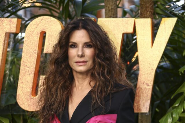 Sandra Bullock: Πέθανε σε ηλικία 57 ετών ο σύντροφός της, Bryan Randall μετά από “μάχη” με το ALS