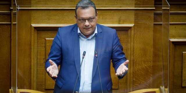 Φάμελλος: “Η ΔΕΗ μοιράζει δωρεάν μετοχές αξίας 6,7 εκ. στα γαλάζια παιδιά της διοίκησης Στάσση”