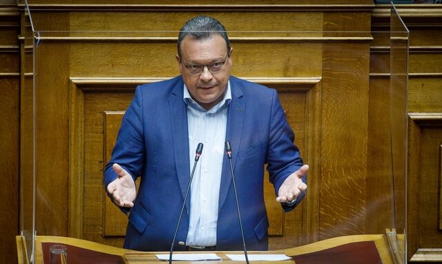 Φάμελλος: “Η ΔΕΗ μοιράζει δωρεάν μετοχές αξίας 6,7 εκ. στα γαλάζια παιδιά της διοίκησης Στάσση”