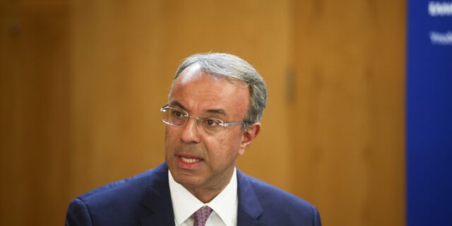 Σταϊκούρας: “Θεσπίζουμε ένα ρεαλιστικό σχέδιο για βιώσιμες και έξυπνες μεταφορές”