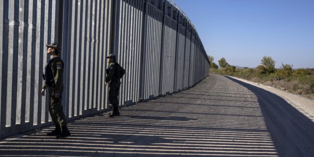 ΕΛΑΣ: Σύλληψη 12 διακινητών παράτυπων μεταναστών στον Έβρο – 29 σε όλη την επικράτεια