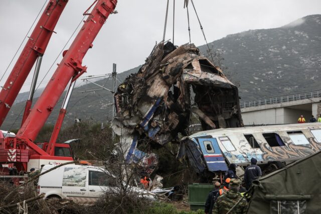 Τέμπη: Μήνυση κατά των προσώπων που αποφάσισαν την απομάκρυνση των βαγονιών