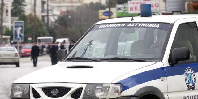 Θεσσαλονίκη: Επεισοδιακή καταδίωξη 17χρονου διακινητή μεταναστών – Προσέκρουσε σε μπάρα διοδίων