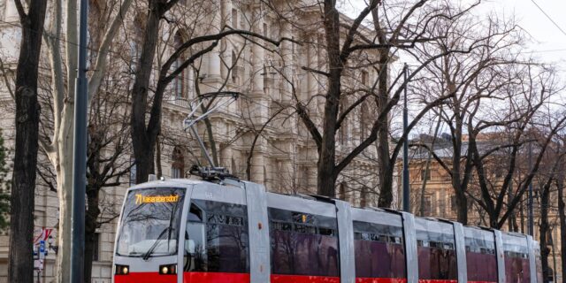Στην Αυστρία έχεις δωρεάν μετακινήσεις με τρένο, αρκεί να χτυπήσεις ένα συγκεκριμένο τατουάζ