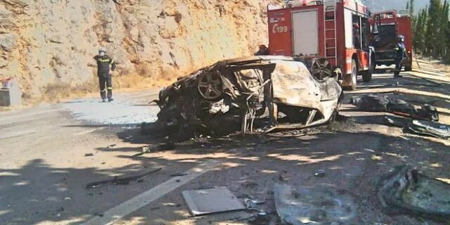 Φωκίδα: Νεκρή γυναίκα από φωτιά σε τροχαίο – ΙΧ συγκρούστηκε με λεωφορείο