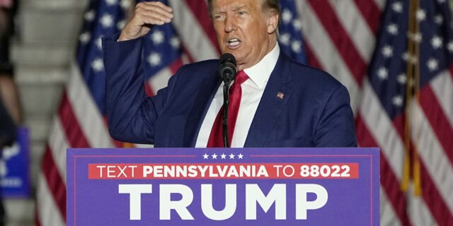 Τραμπ: Ξανά απών από το ντιμπέιτ των Ρεπουμπλικάνων – Θα μιλήσει στους απεργούς της αυτοκινητοβιομηχανίας