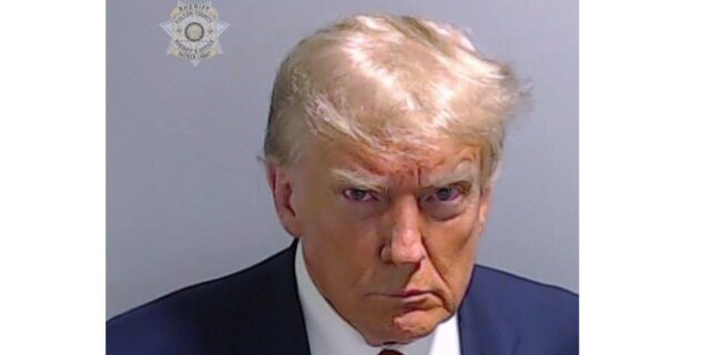 Τραμπ: Συνελήφθη και έμεινε στη φυλακή για 20 λεπτά – Η ιστορική φωτογραφία