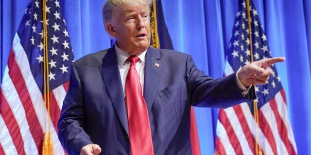 Τραμπ: Πρωταγωνιστής σε ένα από τα “πιο σκοτεινά επεισόδια” της αμερικανικής ιστορίας