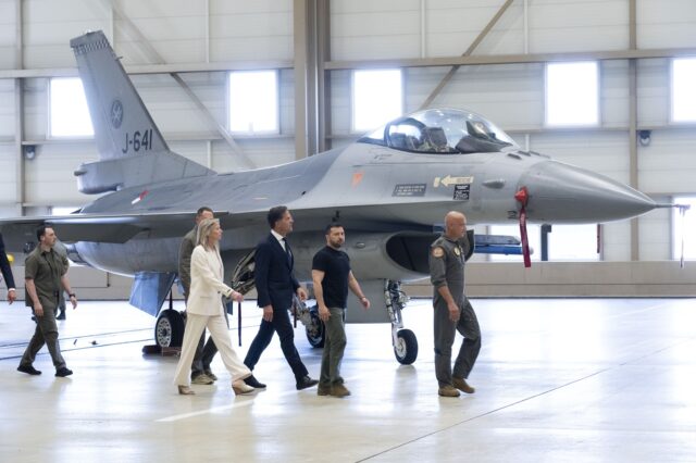 Ολλανδία και Δανία θα παραδώσουν F-16 στην Ουκρανία – Για “ιστορική συμφωνία” έκανε λόγο ο Ζελένσκι
