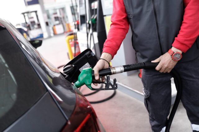 Καύσιμα: Δεκαπενταύγουστος με 2 ευρώ και άνω το λίτρο – Νέα άνοδος στις τιμές