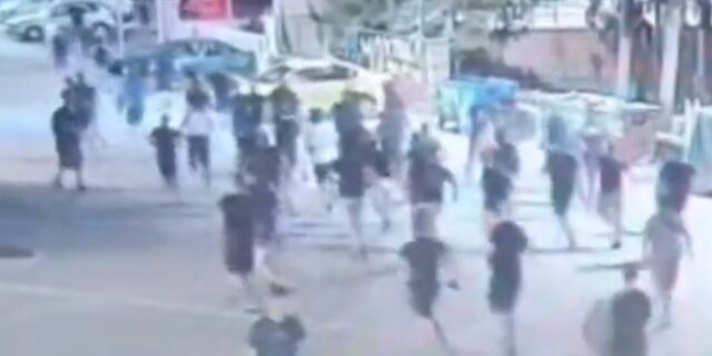 Νέα Φιλαδέλφεια: Νέο βίντεο ντοκουμέντο από τα αιματηρά επεισόδια – Σκηνές χάους από τους Κροάτες χούλιγκαν