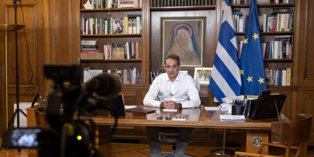 Μητσοτάκης: Μία εβδομάδα δωρεάν διακοπές στη Ρόδο για τους τουρίστες, που έφυγαν λόγω φωτιάς