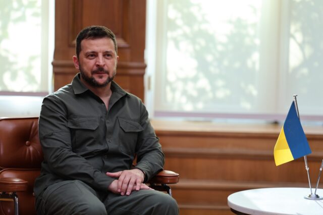 Ζελένσκι: “Η Ελλάδα θα εκπαιδεύσει ουκρανούς πιλότους στα F-16”