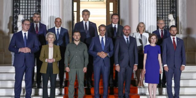 Η πρώτη επίσημη επίσκεψη του Ζελένσκι στην Ελλάδα μέσα από φωτογραφίες