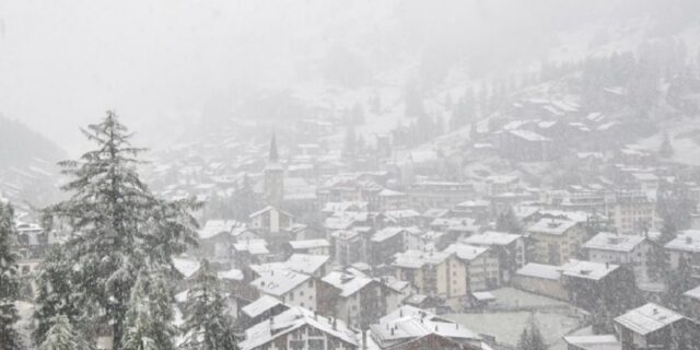 Ελβετία: Μετά τον καύσωνα, το χιόνι – Πτώση της θερμοκρασίας κατά 30 βαθμούς μέσα σε τέσσερις ημέρες
