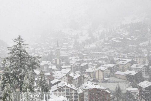 Ελβετία: Μετά τον καύσωνα, το χιόνι – Πτώση της θερμοκρασίας κατά 30 βαθμούς μέσα σε τέσσερις ημέρες