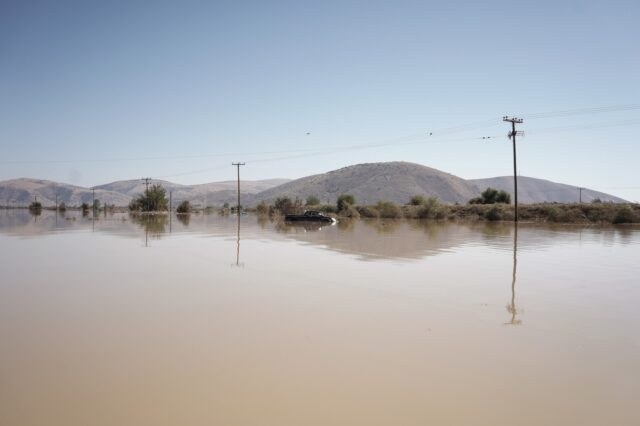 Πλημμύρες: Θαμμένη στη λάσπη η Θεσσαλία για ένατη ημέρα – Συναγερμός στις περιοχές κοντά στην Κάρλα